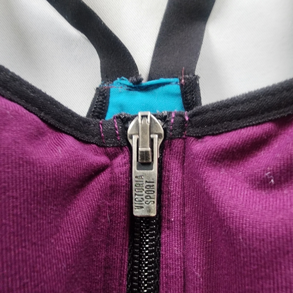 Victoria's Secret Knockout Front Close Sports Bra (38DD) - Picture 8 of 8